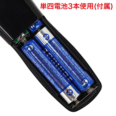 電池交換の際は背面の電池蓋を外し、写真の向きに合わせて電池をセットしてください。
