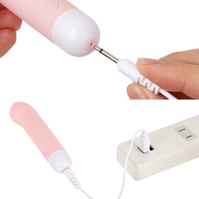 USBでの簡単充電で最大60分の連続使用も可能です。充電中はライトが点滅します。