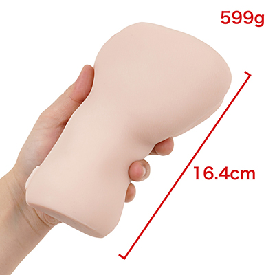 約600ｇの肉厚ボディですが、前後の重量バランスが悪く、少々取り回しにくいです。素材のニオイとベタ付きは控えめ。　※数値はＮＬＳ実測値