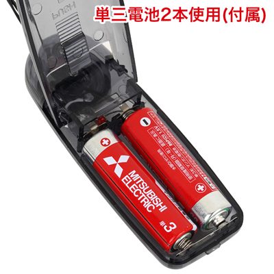 電池交換の際は背面の電池蓋を外し、写真の向きに合わせて電池をセットしてください。　※付属の電池は「動作確認用テスト電池」です。