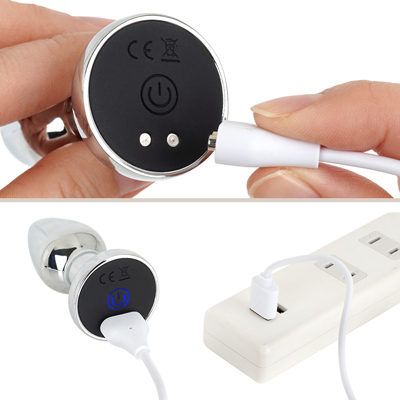 充電はマグネット式USB充電仕様。充電時間は約40分、連続稼働時間は約60分です。充電中はライトが点滅し、充電完了になるとライトが点灯します。