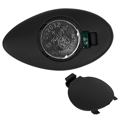 リモコン側の電源は、CR2032型ボタン電池×１個（付属）。電池は最初から装填されているので、絶縁シートを外してからご利用ください。