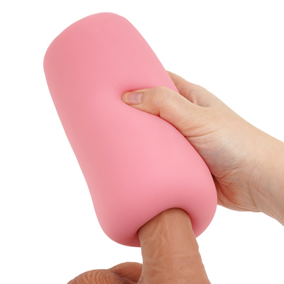 奥の方から空気を押し出すように握るとより密着し、動かす向きによって違う快感が楽しめます。