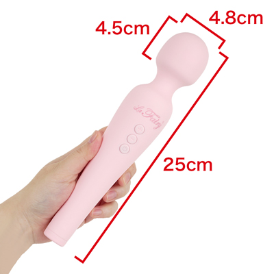 女性の手にも馴染むスレンダーなサイズ感。　※数値はＮＳＬ実測値