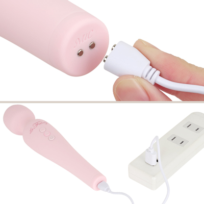 充電はマグネット式USB充電仕様。充電時間は約２～３時間、連続稼働時間は約１時間です。充電中はライトが点滅し、充電が完了するとライトが点灯します。