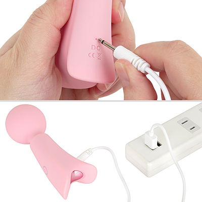 充電時は付属のケーブルを本体DCジャックに接続します。フル充電までは約1.5時間、連続稼働は約90分。まずまずの性能でしょう。