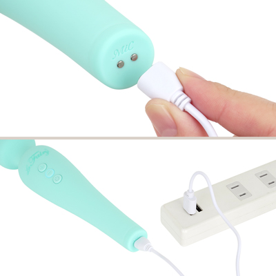 充電はマグネット式USB充電仕様。充電時間は約２～３時間、連続稼働時間は約１時間です。充電中はライトが点滅し、充電が完了するとライトが点灯します。