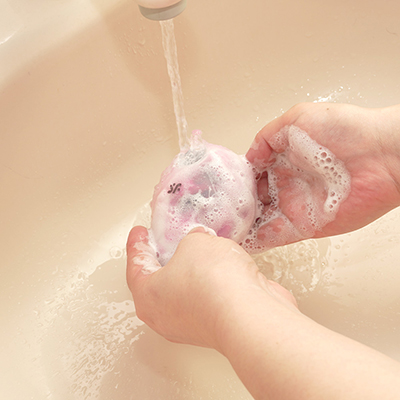 IPX7相当の優れた防水性能。当然、流水での丸洗いもできるのでメンテナンス性はバッチリ。ノズルの奥に水分が残るので、入念に拭いてください。