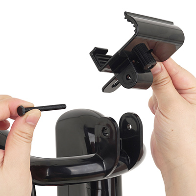 スマホなどを固定するデバイスホルダーの仕様も「<a target='_blank' href='https://stg.e-nls.com/pict1-61512'>Fleshlight ユニバーサルローンチ</a>」と一緒。普通にクリップで挟むタイプがオススメです。