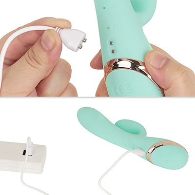 充電ケーブルは専用のマグネット接続タイプ。フル充電までは約２時間、連続稼働は約80分です。端子の上にある２つの穴は吸排気口なので、うっかり塞がないよう気を付けましょう。