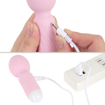 充電はUSB充電仕様。充電時間は約50分、連続稼働時間は約50分です。充電中はライトが点滅します。