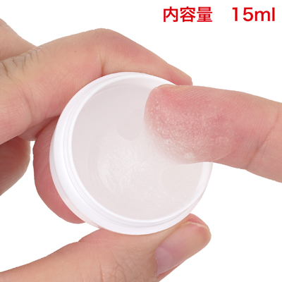 「クリ感度覚醒　赤貝淫覚クリーム」にスクラブ入りが登場。塗り拡げるとじんわり温かく、しっかりザラつき感も感じます。