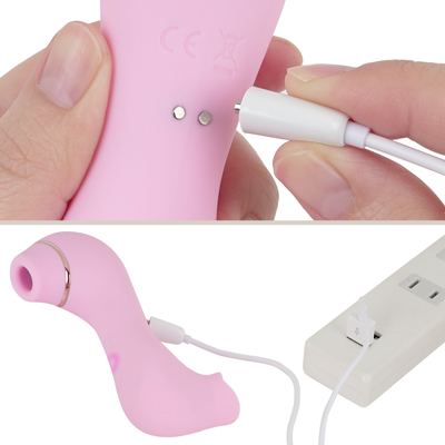充電はマグネット式USB充電仕様。充電中はボタンが点滅します。