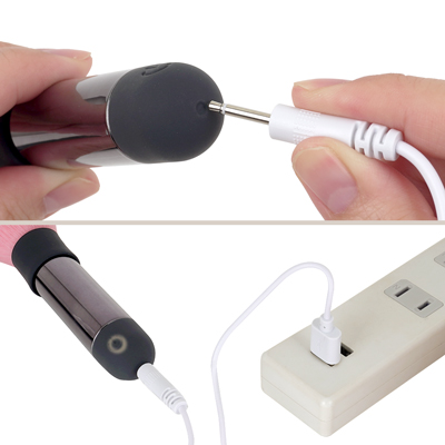 充電はUSB充電式。充電中はボタンが点滅します。