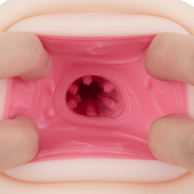 内部は「リアルを超える」をコンセプトに様々なギミックであふれており、締め付ける「膣筋フィットの大型突起群」やさしく擦り上げる「熟成モードの粘膜ヒダ群」絡みつく「子宮口バキュームと連動した巨大な突起群」で全方向から密着した濃密な体験が味わえます。