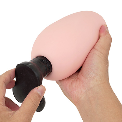 突っ張った素材感で入口が広がりにくいのと、内部のヒダ突起が変に抵抗してくるのでストロークの安定感も今一歩でした。