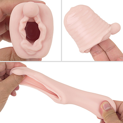 オナホと同じTPE製の人肌系キャップ。ニオイやベタ付きは控えめで伸縮性も良好。内部は浅いヒダのみのシンプルな構造です。