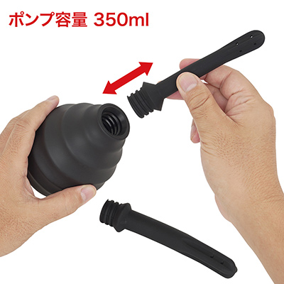 ポンプはけっこうな大容量。液剤を入れるときも、一度にたっぷり注げます。ノズルの脱着はネジ込み式で、誰でも簡単に交換が可能。