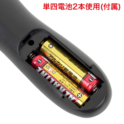 背面の電池蓋を外し、写真の向きに合わせて電池をセットしてください。　※付属の電池は「動作確認用テスト電池」です。