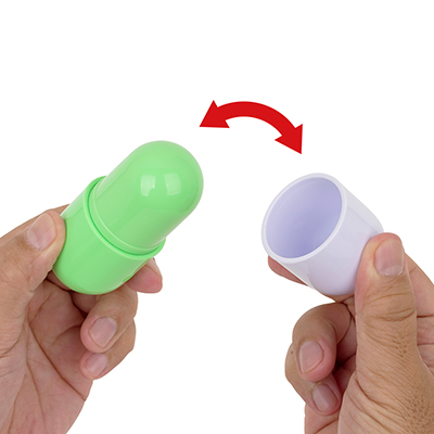 使うときは白いキャップを外しましょう。このキャップの噛み合わせも、あまりカッチリしていなくて、品質重視の言葉に疑問を覚えました。
