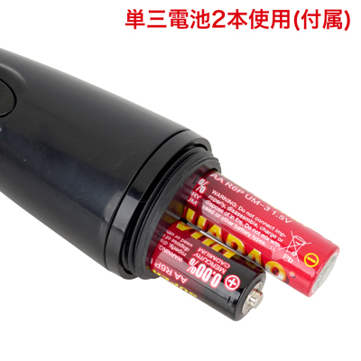 底部のフタを外し、電池をセットしてください。　※付属の電池は「動作確認用テスト電池」です。