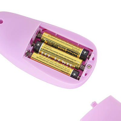 電源は単四電池×３本（付属）。4.5Ｖの頼もしい振動パワーを誇ります。もちろん、アルカリ電池推奨です。