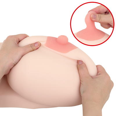 肌のキメをリアルに再現した「マジ肌」素材を使用。ぶるんぶるんと揺れるおっぱいは柔らかいけどハリもあり、ホンモノに近いソフトな感触です。乳首は柔らかすぎないコリコリとした感触で、表面の質感までこだわっています。