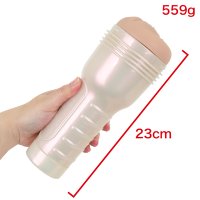 Flesh light特有のフォルム。まるで懐中電灯（Flash light）のようなスタイリッシュなデザインです。　※数値はＮＬＳ実測値