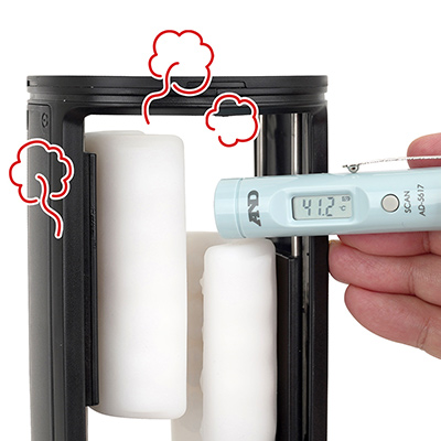 温感機能はMAX値を38℃／42℃の２段階に切り替え可能。最大近くなるとかなりあたたかく、それだけに快感刺激もアップします。