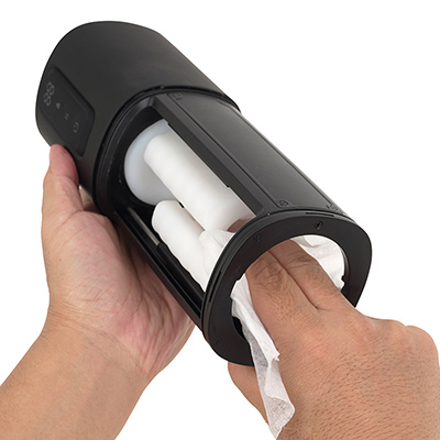 プレート部分は水洗いできるようですが、本体は非防水なので、ＮＬＳとしてはウェットシートで拭くのを推奨。これでも十分キレイにできます。