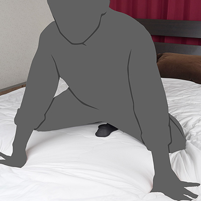 男性ならうつ伏せになって、床オナ感覚で擦りつけるのもアリ。振動系の電動オナホか、それ以上の快感がハンズフリーで味わえます。