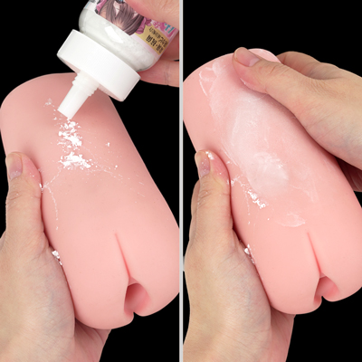 使用方法は簡単です。乾かしたオナホにパウダーを振りかけ、全体にパウダーを伸ばしてください。表面のベタ付きがなくなり、甘い香りに包まれます。