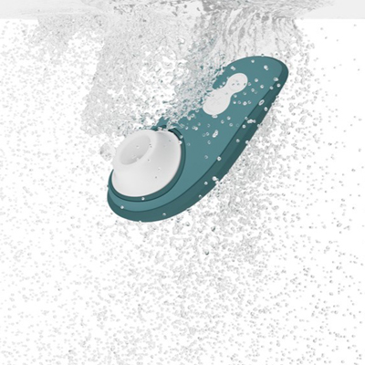 IPX７の完全防水仕様。バスルームでお使いいただくことも可能なので、家族にバレずに使いたい方や、いろんな場所で使いたいという方にも◎。