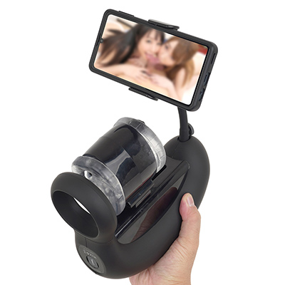 スマホを接続するとこんな感じ。エロ動画を観ながらのプレイも捗りますが、マシンがうるさいのでイヤホンやヘッドホンは必須でしょう。