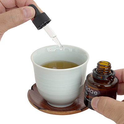 お茶やコーヒー、ジュースはもちろん、アルコール類に混ぜてもＯＫ。原液が超すっぱいので、入れすぎると明らかに味が変わってしまいます。