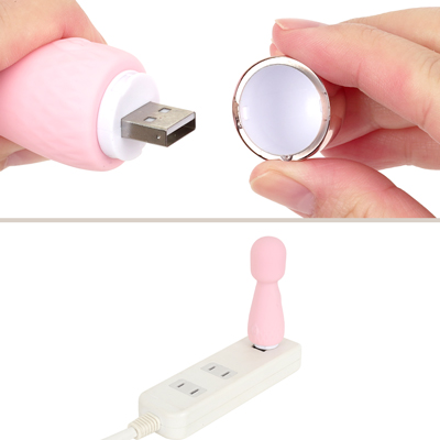 底のフタを開けて、USBポートから直接充電してください。充電時間は60分、連続使用時間は180分です。充電中はライトが点滅し、充電が完了するとライトが点灯します。