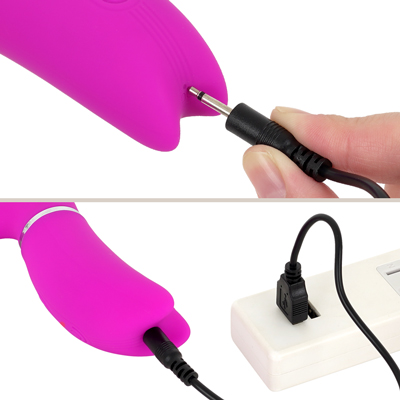充電はUSB充電式。ライトが点滅するまで差し込んで充電を行ってください。