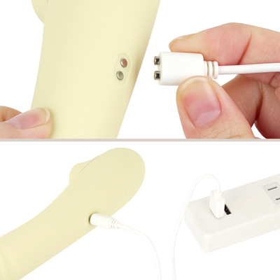 充電はマグネット式USB充電仕様。充電中はボタンが点滅し、満タンになると点灯します。