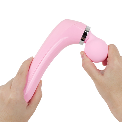 ヘッドは肌触りのいいシリコン素材。様々な箇所に色んな角度に当てられるフレキシブルネック仕様です。