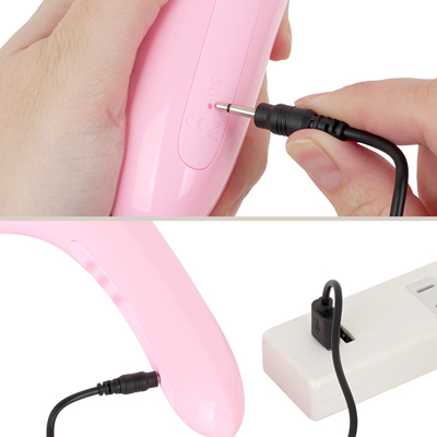 充電はUSB充電式。充電時間は約120分、連続稼働時間は約70分です。充電中はボタンが点滅し、満タンになると点灯します。