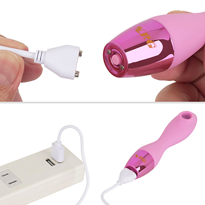 専用のマグネットケーブルで充電します。フル充電までは約１時間、連続稼働は約35分。搭載バッテリーがかなり小さいんでしょうね。