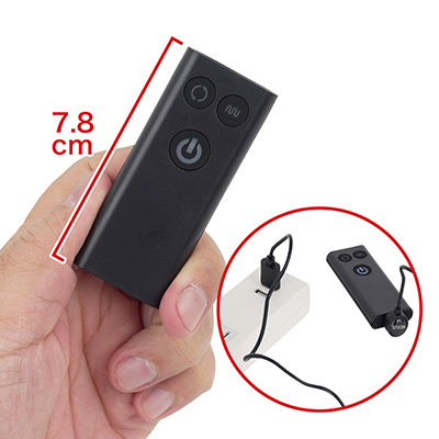 リモコンはマグネット式USB充電仕様です。約１時間でフル充電でき、連続稼働は約100時間と高性能です。