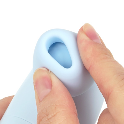 吸引口は柔らかく、やさしい肌当たりのシリコン製。IPX６の防水機能付きなので、使用後は水で洗えて衛生的です。