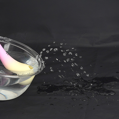 水しぶきの量をチェックしてみたところ、それほど派手にしぶきませんでした。このマイルドな吸引特性を、逆に好む女性も多い気がします。