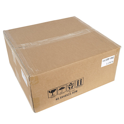 コンビニ受け取りはできないサイズです。ダンボールの中は本体がブリスターに収まっており、ちゃんと動かないようになっています。