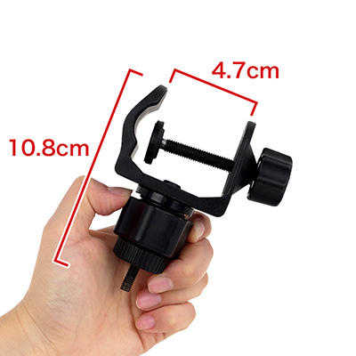 こちらは同梱される専用クランプ。テーブルなどに固定すれば、ハンズフリーで使えるようになるアクセサリです。　※数値はＮＬＳ実測値