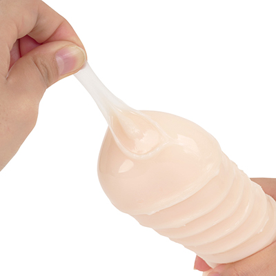 裏返して内壁をめくってみると、カサ高なヒダがクッキリ残ります。硬めの素材特性なのでブリブリと弾け、なかなか刺激的な印象。
