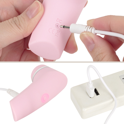 付属のUSB充電ケーブルをDCジャックに差し込んで充電を行ってください。120分の充電で最大60分の連続使用が可能です。充電中はライトが点滅します。