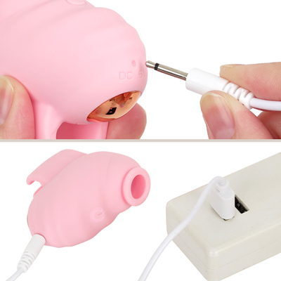 付属のUSB充電ケーブルをDCジャックに差し込んで充電を行ってください。120分の充電で最大60分の連続使用が可能です。充電中はライトが点滅します。