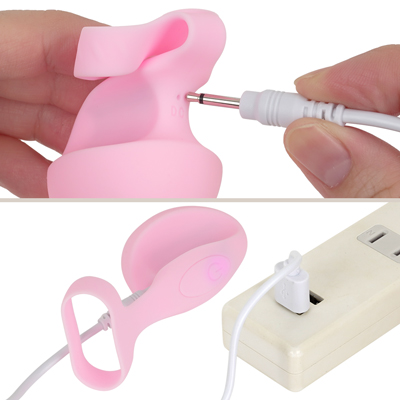 付属のUSB充電ケーブルを、ライトが点滅するまで差し込んで充電を行ってください。約２時間の充電で最大約50分の連続使用が可能です。充電中はボタンが点滅し、満充電で点灯します。
